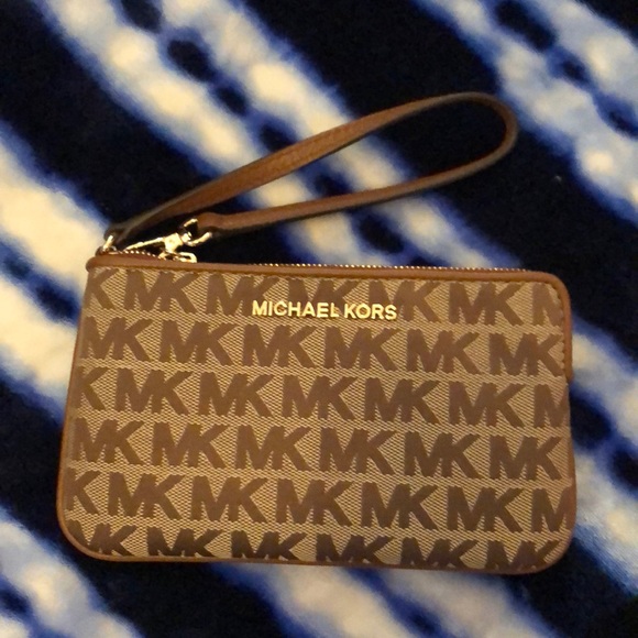 Michael Kors Handbags - 🌟CLEARANCE🌟Michael Kors original 6.5” wristlet